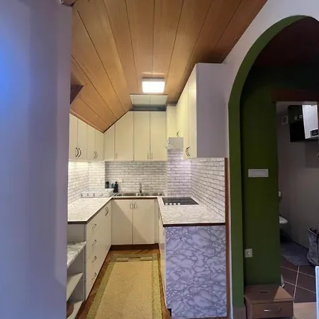 Little King - Feel Like At Apartamento *