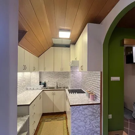 Little King - Feel Like At Apartamento