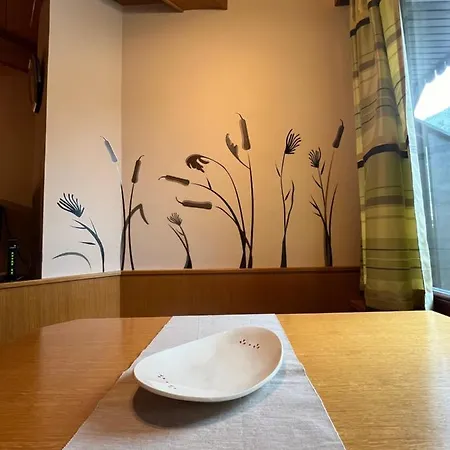 Little King - Feel Like At Apartamento