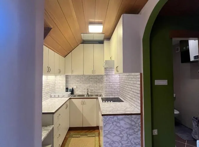 Little King - Feel Like At Apartment *