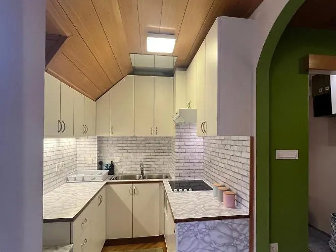 Little King - Feel Like At Apartament