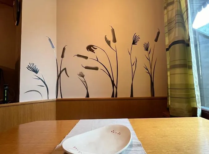 Little King - Feel Like At Apartment