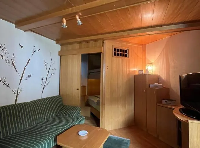 Little King - Feel Like At